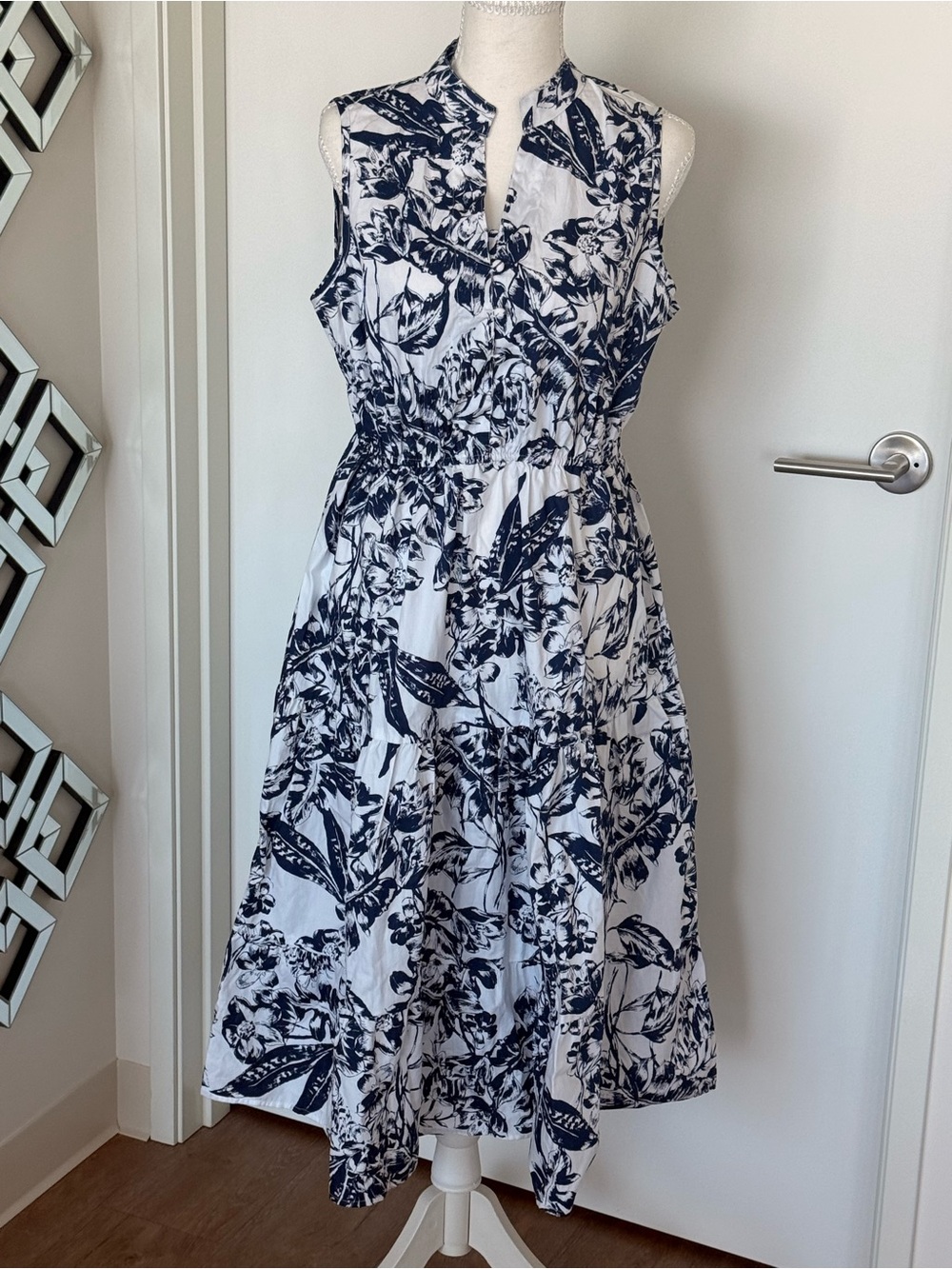 NWT Sleeveless Navy Floral Midi Dress - Size L - Picture 2 of 10